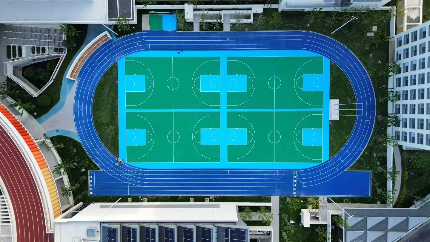 Overhead view of the four-court arrangement within the running loop.