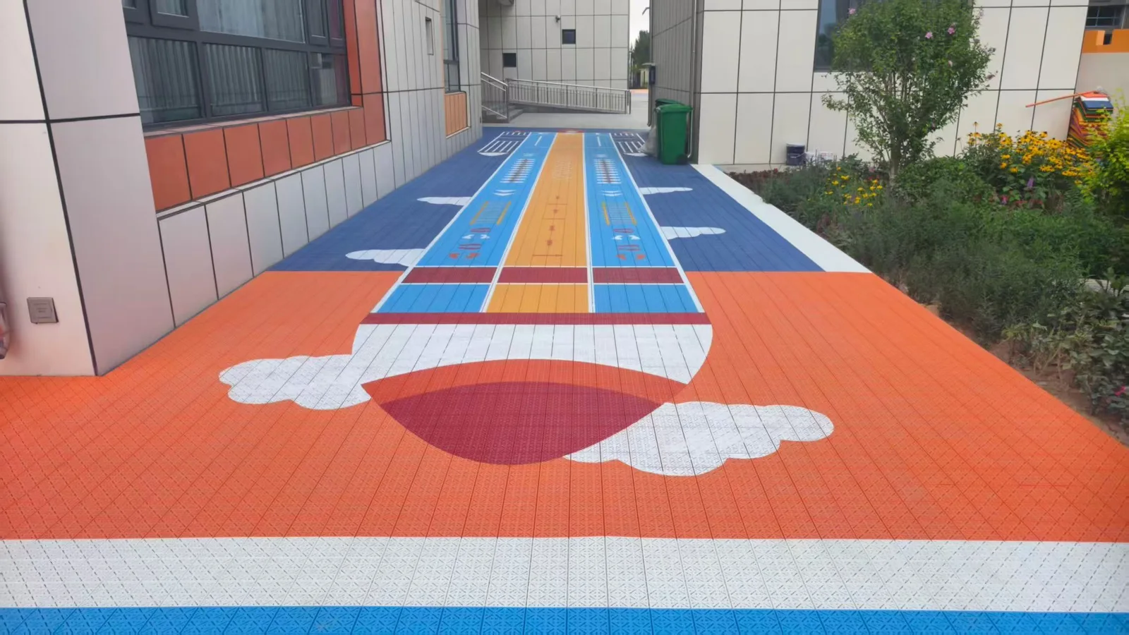 A numbered activity lane and abstract floor graphics beside the buildings.